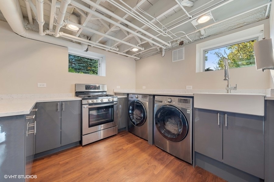 236 Melrose Avenue Elmhurst, IL 60126 - Photo 32 of 50 a utility room with sink dryer and washer