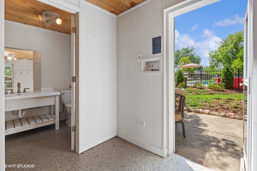 236 Melrose Avenue Elmhurst, IL 60126 - Photo 37 of 50 a view of living room and yard