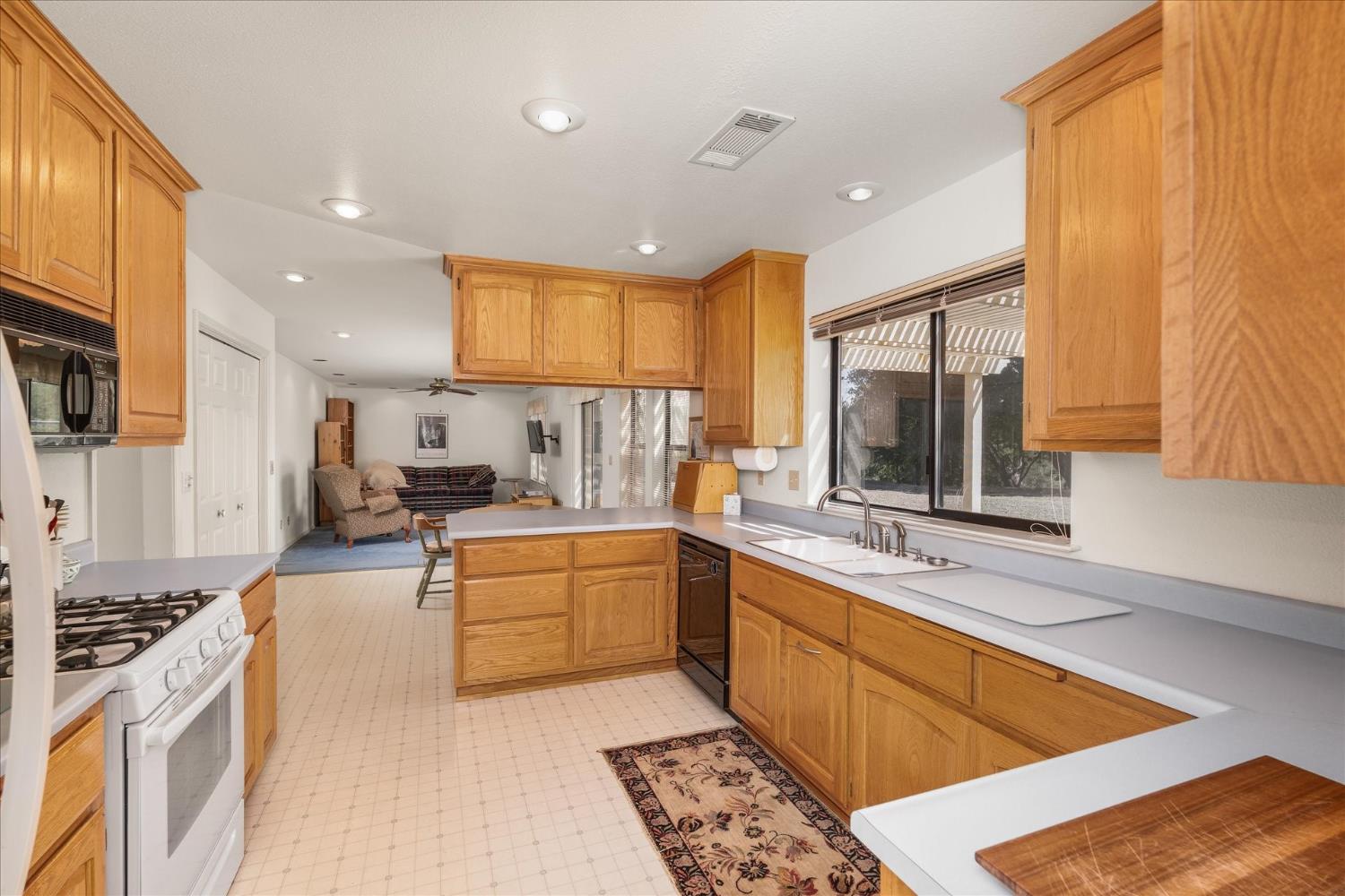 3668 Homestead Road Mariposa, CA 95338 - Photo 11 of 34 Gallery Image 11