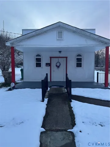 a house view with a backyard space