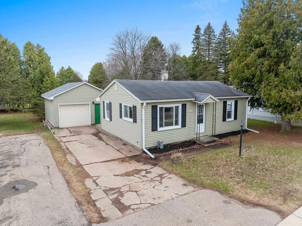 $154,900 | 1705 30th Avenue, Menominee, MI 49858