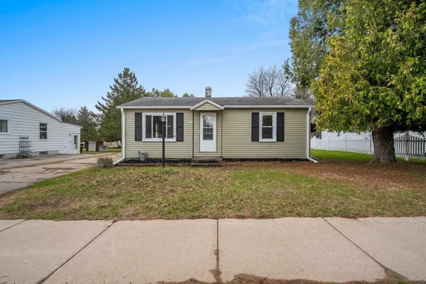 $154,900 | 1705 30th Avenue, Menominee, MI 49858