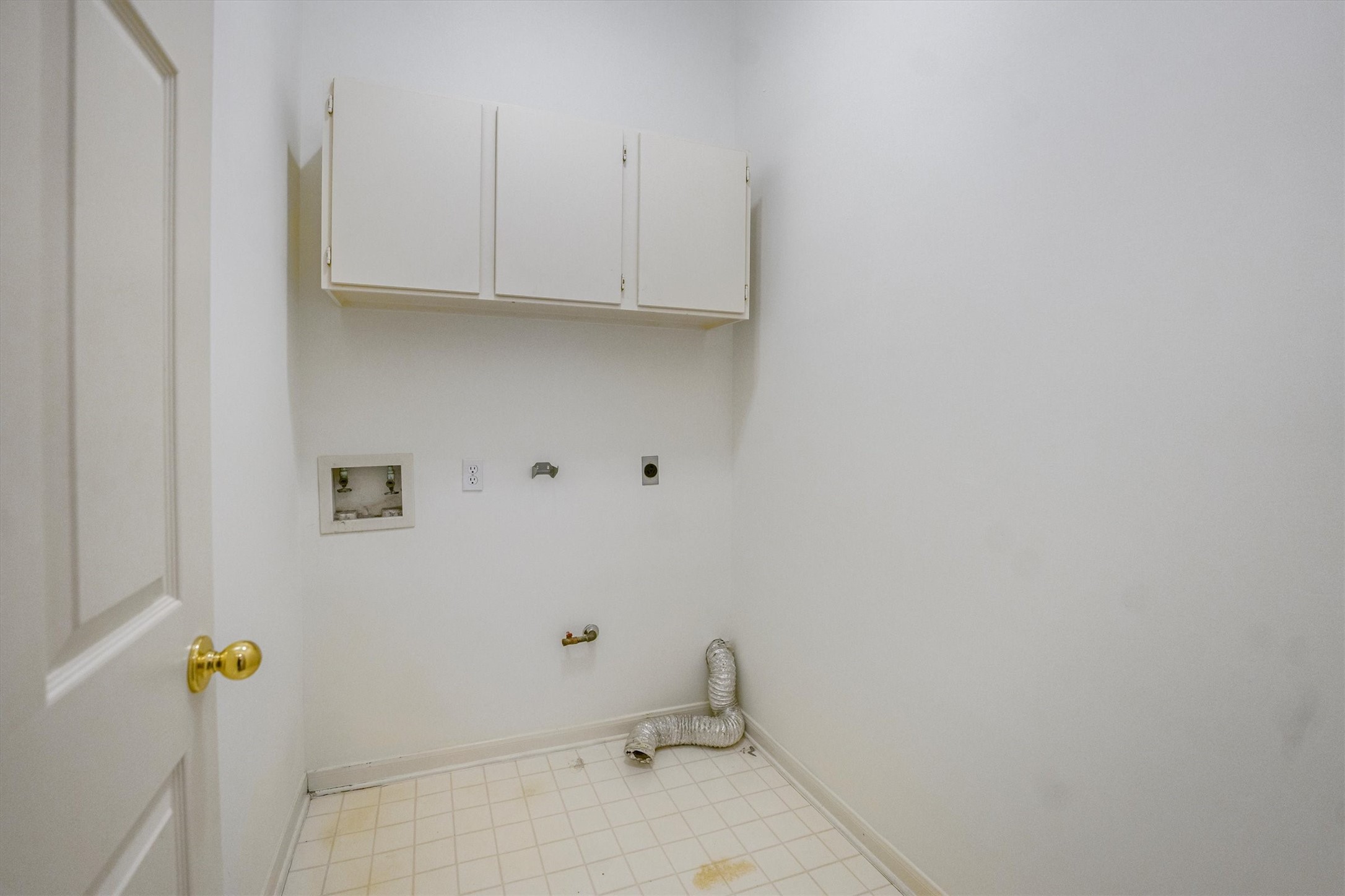 2434 Pebblebrook Circle Conroe, TX 77384 - Photo 6 of 44 a view of a room with racks on the wall