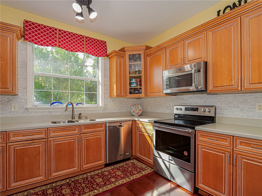 5873 Pine Ridge Circle Vero Beach, FL 32967 - Photo 12 of 36