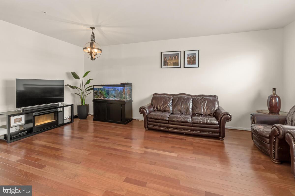 683 Tivoli Road Frederick, MD 21703 - Photo 5 of 30 Living Room