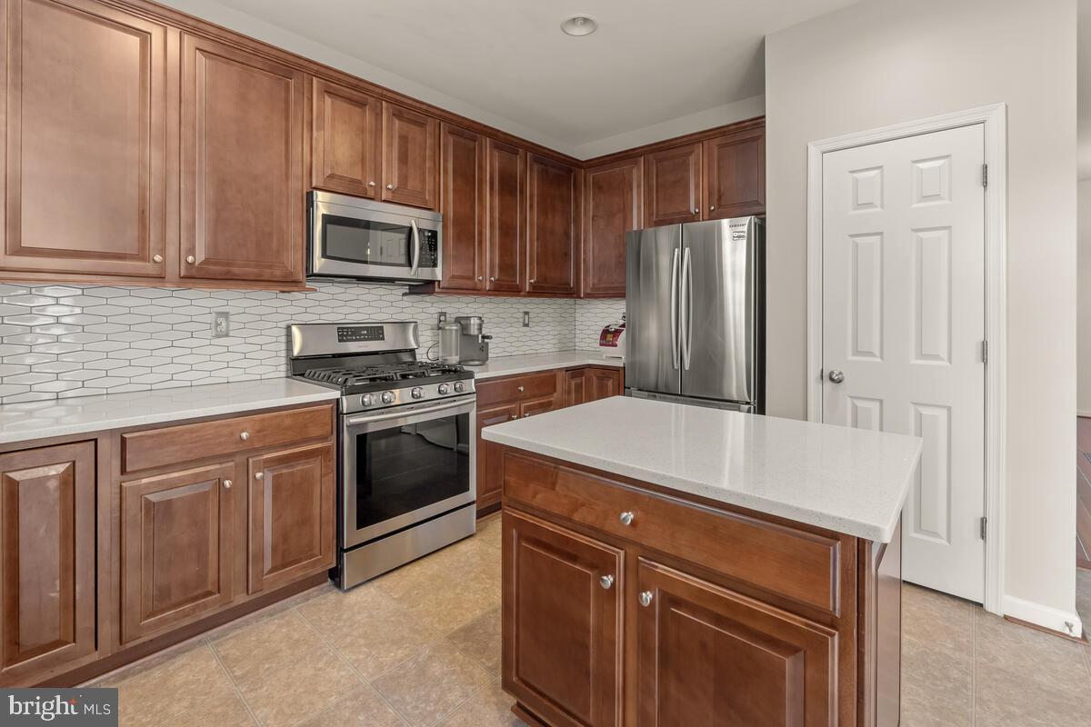 683 Tivoli Road Frederick, MD 21703 - Photo 8 of 30 Kitchen w/ Island