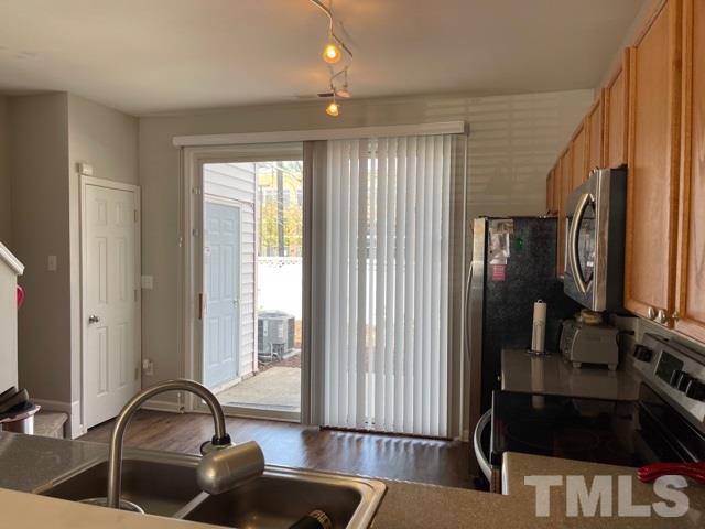 1745 Sorrell Brook Way Raleigh, NC 27609 - Photo 10 of 18
