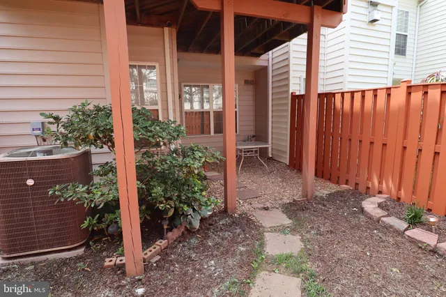 a view of a house with backyard and garden