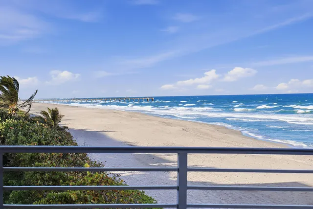 $975,500 | 900 Ocean Drive, Unit 207, Juno Beach, FL 33408