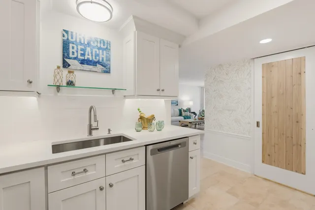 $975,500 | 900 Ocean Drive, Unit 207, Juno Beach, FL 33408