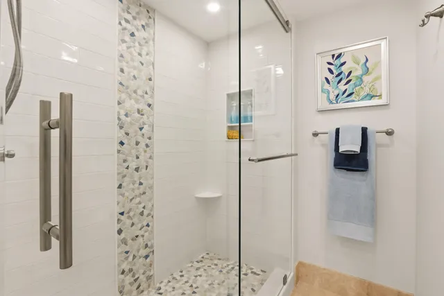 $975,500 | 900 Ocean Drive, Unit 207, Juno Beach, FL 33408