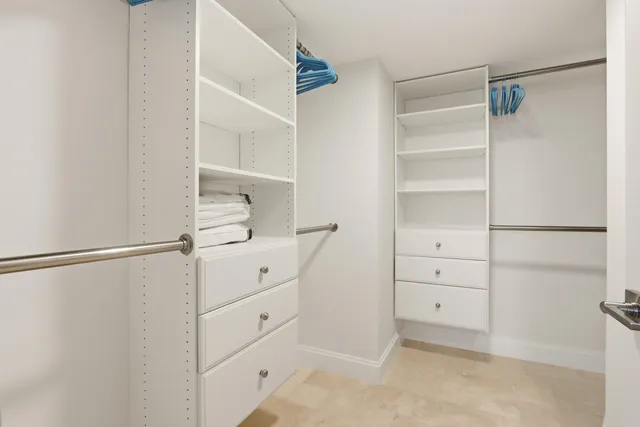 $975,500 | 900 Ocean Drive, Unit 207, Juno Beach, FL 33408