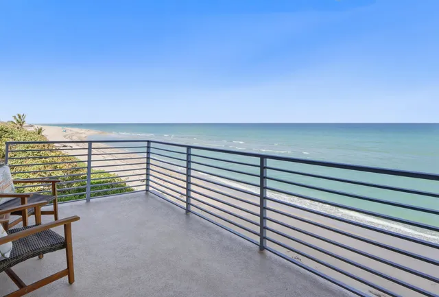 $975,500 | 900 Ocean Drive, Unit 207, Juno Beach, FL 33408