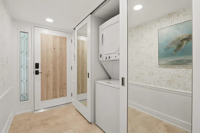 $975,500 | 900 Ocean Drive, Unit 207, Juno Beach, FL 33408