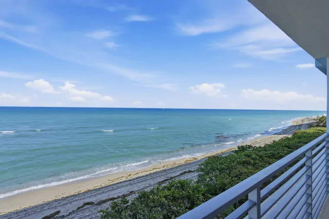 $975,500 | 900 Ocean Drive, Unit 207, Juno Beach, FL 33408