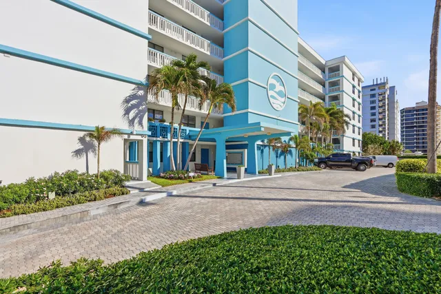 $975,500 | 900 Ocean Drive, Unit 207, Juno Beach, FL 33408