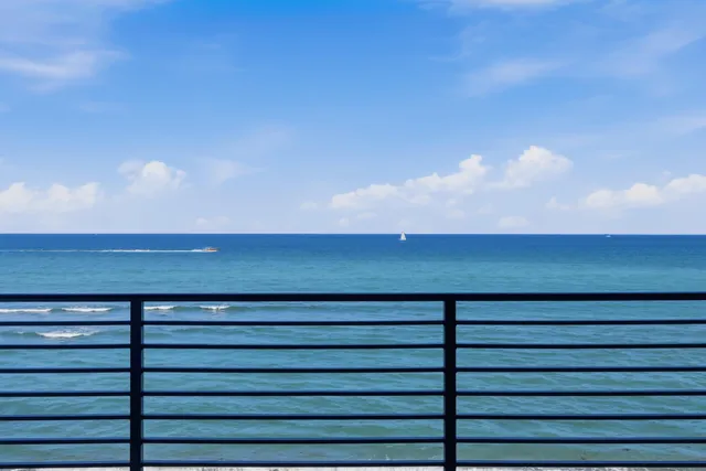$975,500 | 900 Ocean Drive, Unit 207, Juno Beach, FL 33408
