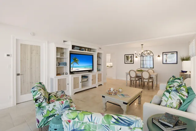 $975,500 | 900 Ocean Drive, Unit 207, Juno Beach, FL 33408