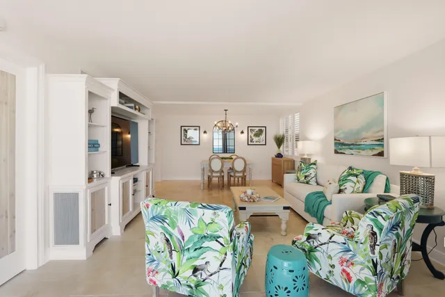 $975,500 | 900 Ocean Drive, Unit 207, Juno Beach, FL 33408