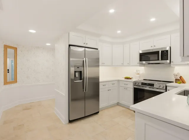 $975,500 | 900 Ocean Drive, Unit 207, Juno Beach, FL 33408