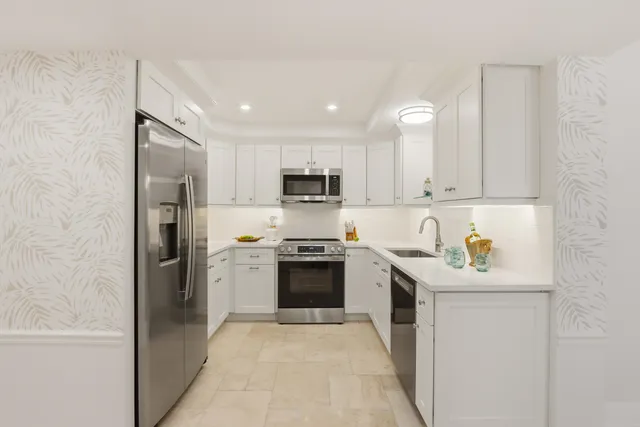 $975,500 | 900 Ocean Drive, Unit 207, Juno Beach, FL 33408