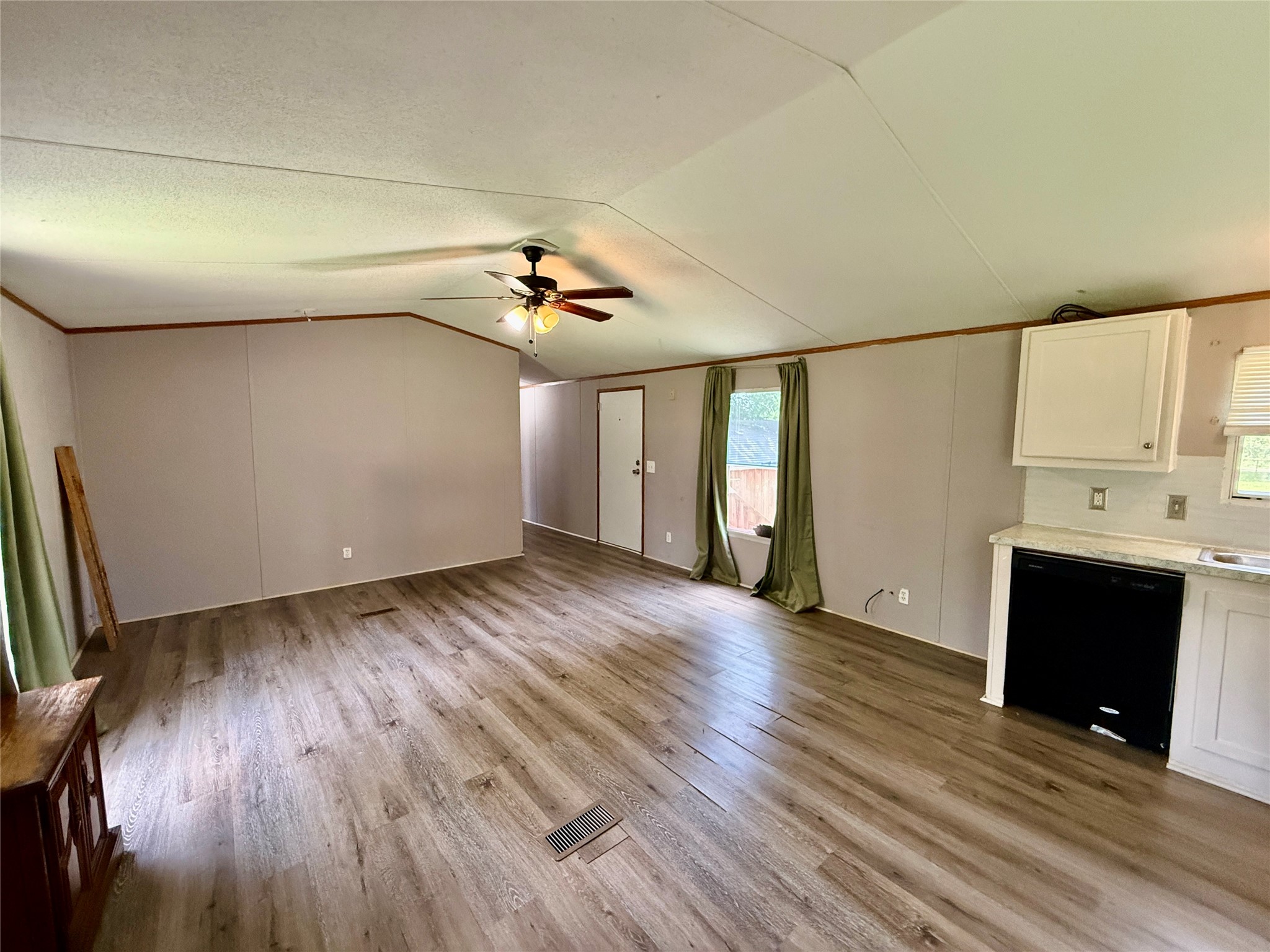 102 Western Way Angleton, TX 77515 - Photo 11 of 40