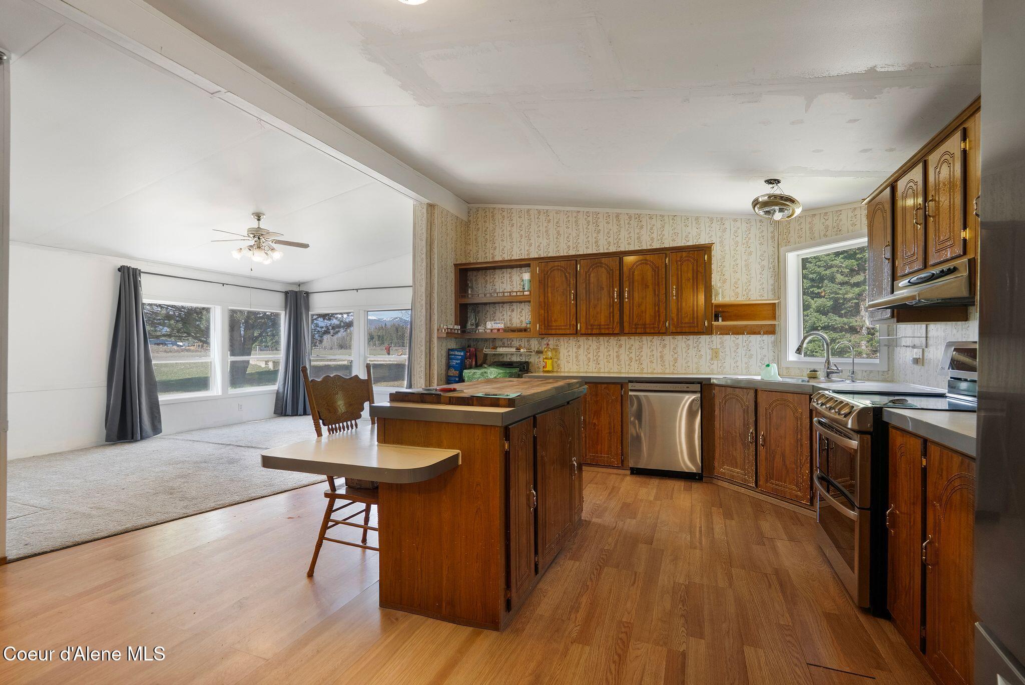 300 Sunny Shadows Lane Sandpoint, ID 83864 - Photo 8 of 84 Kitchen