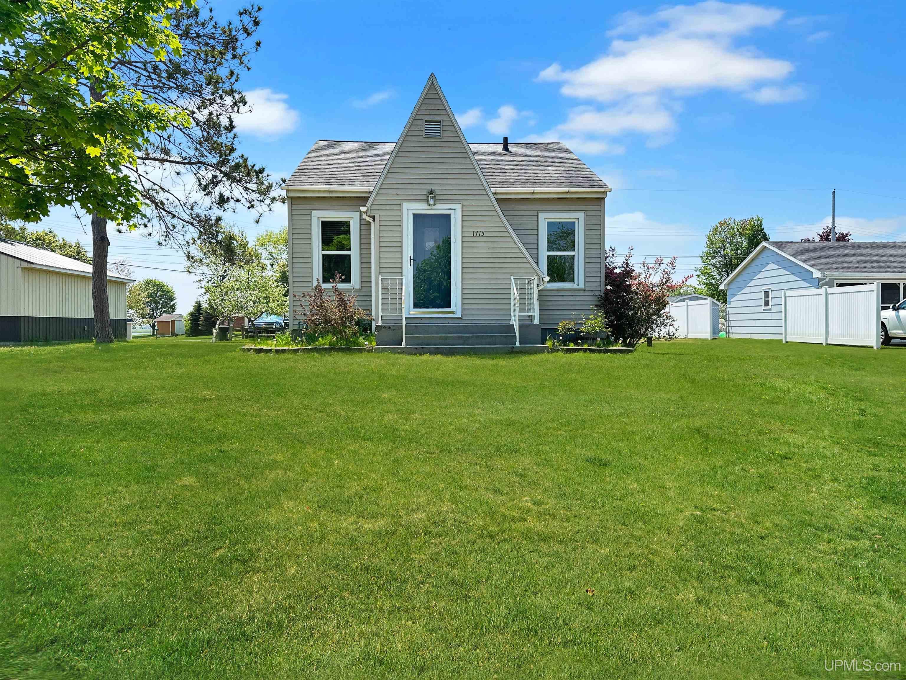 1715 South 22nd Street Escanaba, MI 49829 - Photo 1 of 17