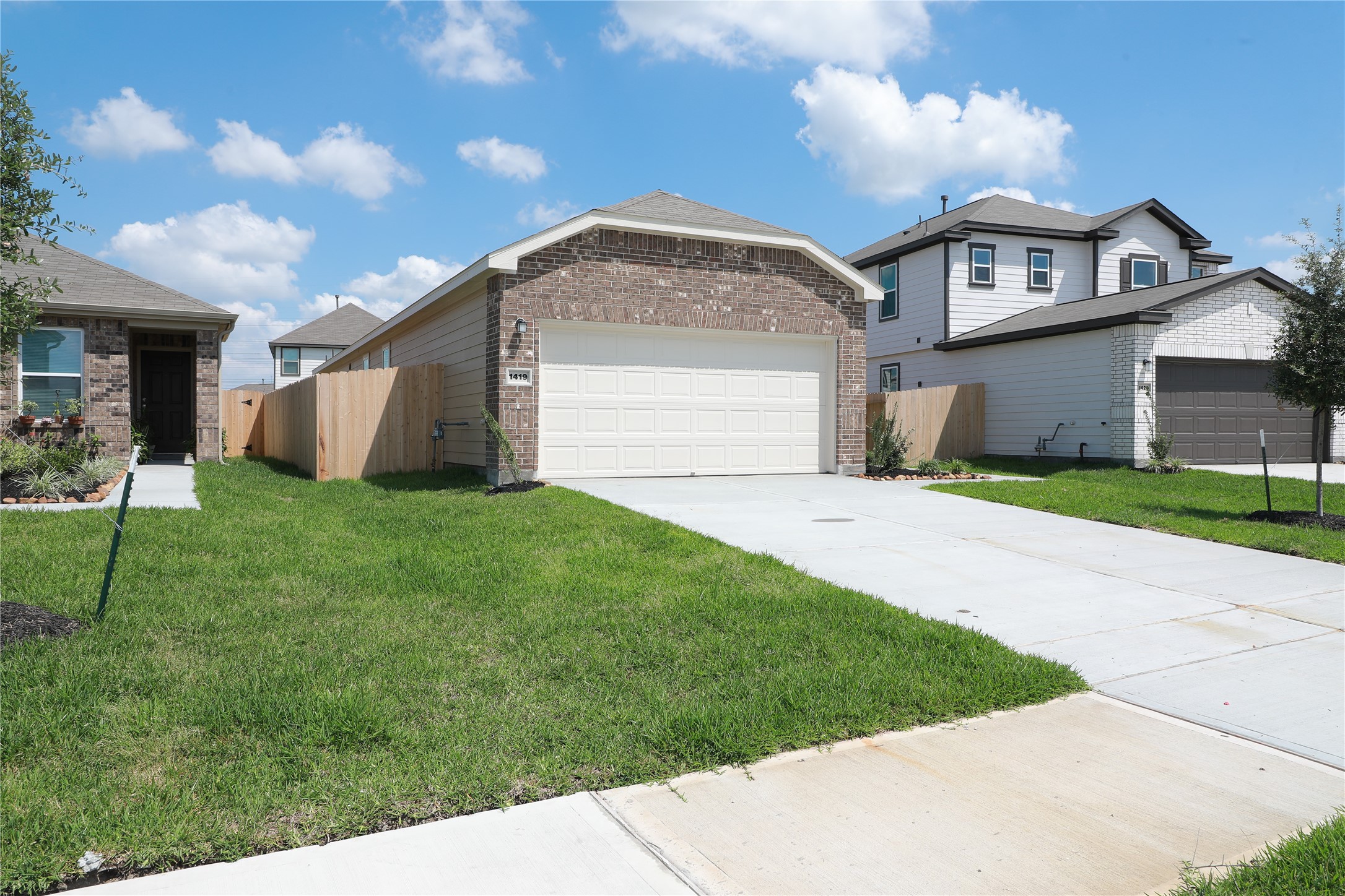 1419 Capitola Lane Rosharon, TX 77583 - Photo 3 of 41