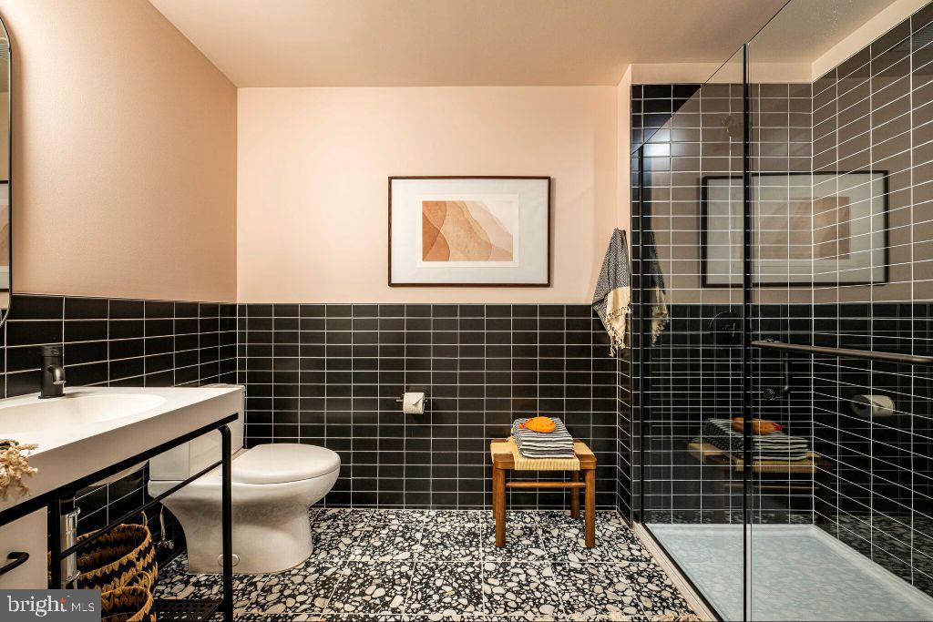 1700 North Front Street, Unit 1B218 Philadelphia, PA 19122 - Photo 20 of 22 a bathroom with a toilet a sink and a shower