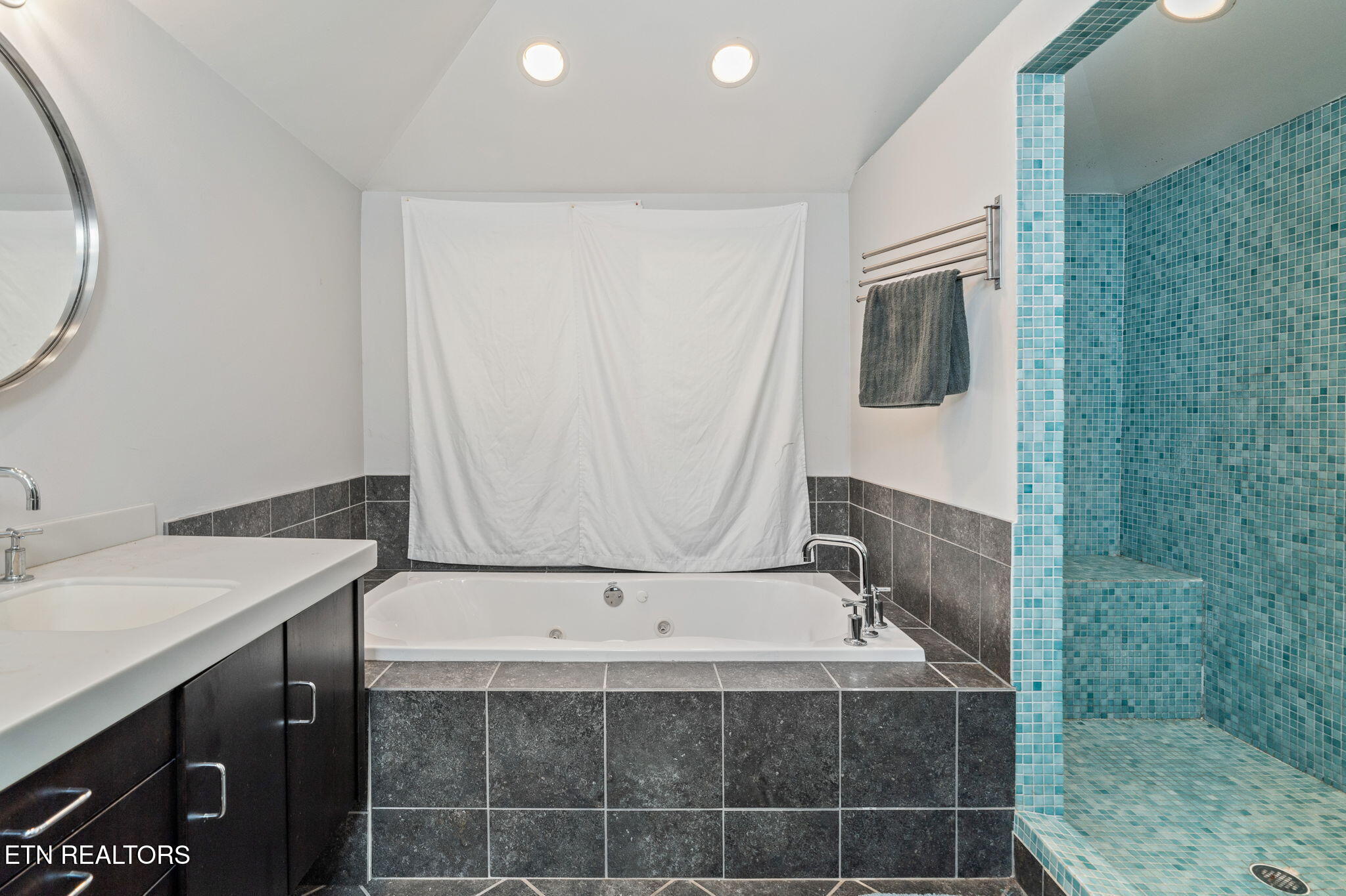 1025 Morrell Road Knoxville, TN 37919 - Photo 26 of 45 Primary Ensuite