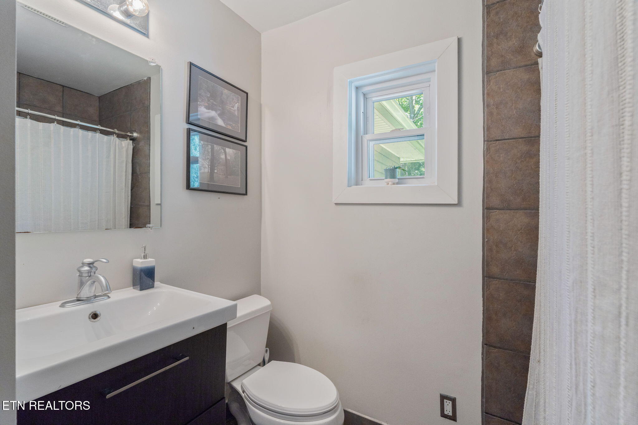 1025 Morrell Road Knoxville, TN 37919 - Photo 32 of 45 Guest Bathroom