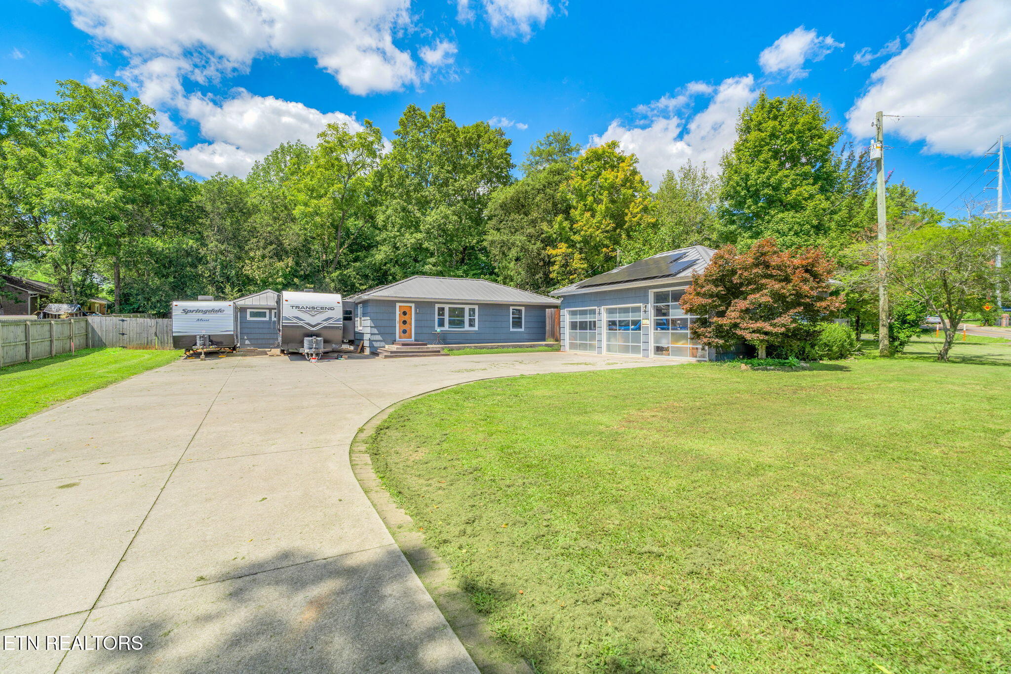 1025 Morrell Road Knoxville, TN 37919 - Photo 4 of 45 Front & Driveway