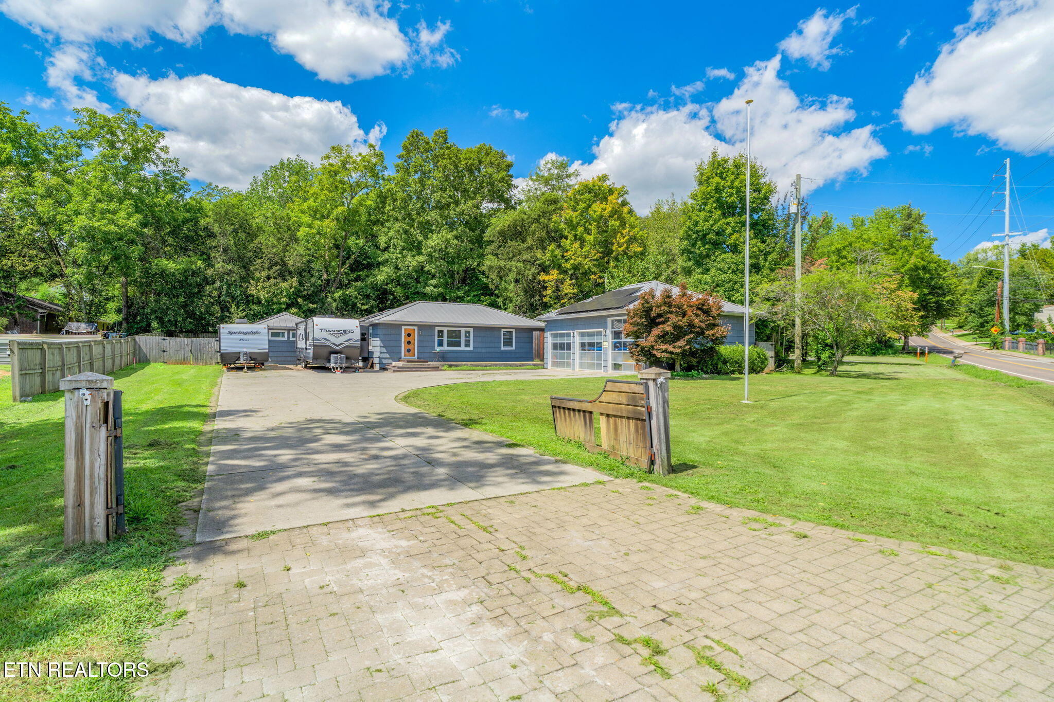 1025 Morrell Road Knoxville, TN 37919 - Photo 5 of 45 Driveway
