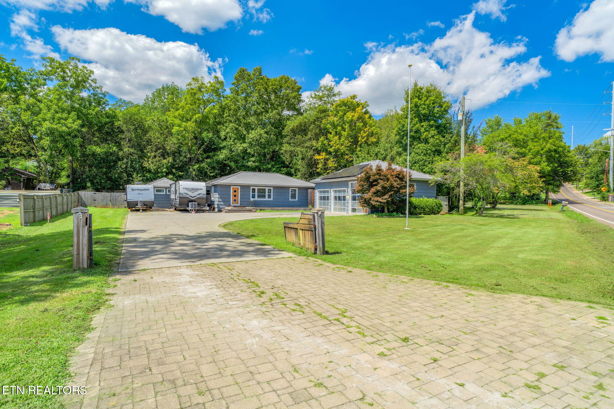 1025 Morrell Road Knoxville, TN 37919 - Photo 6 of 45 Driveway