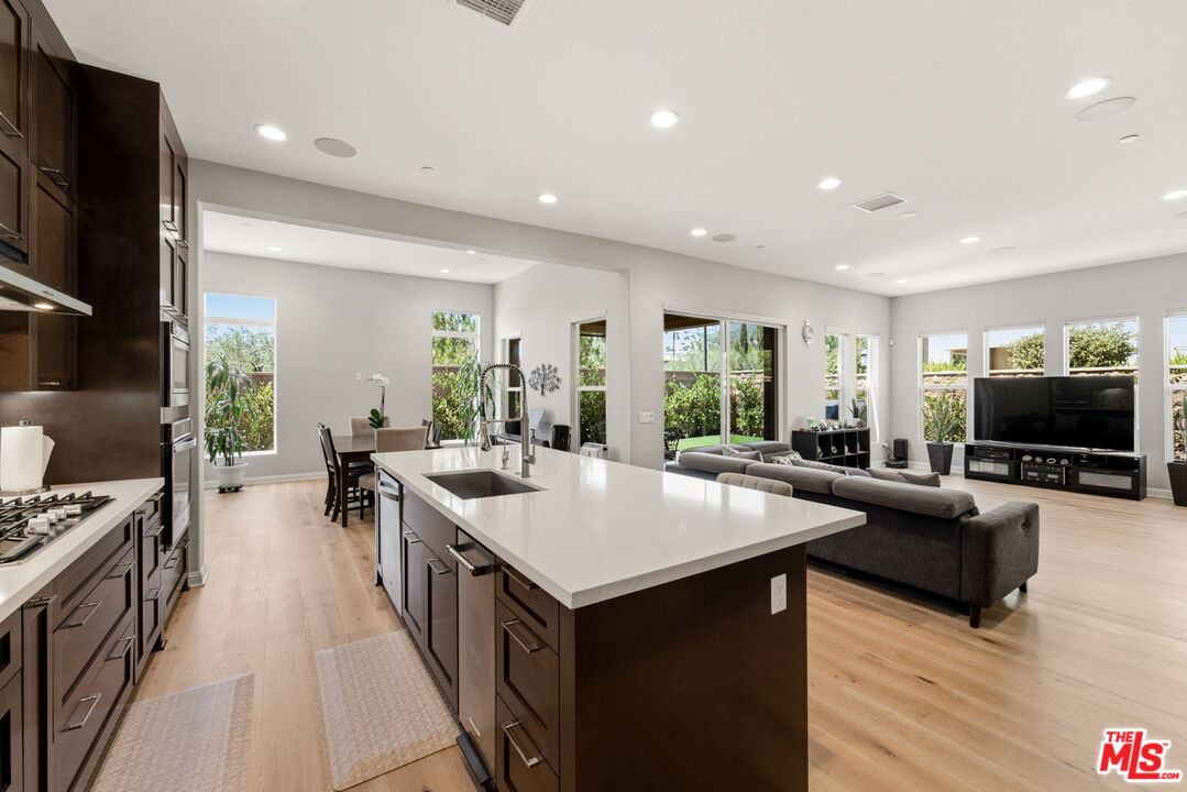 20715 Butternut Circle Porter Ranch, CA 91326 - Photo 8 of 31 Gallery Image 8