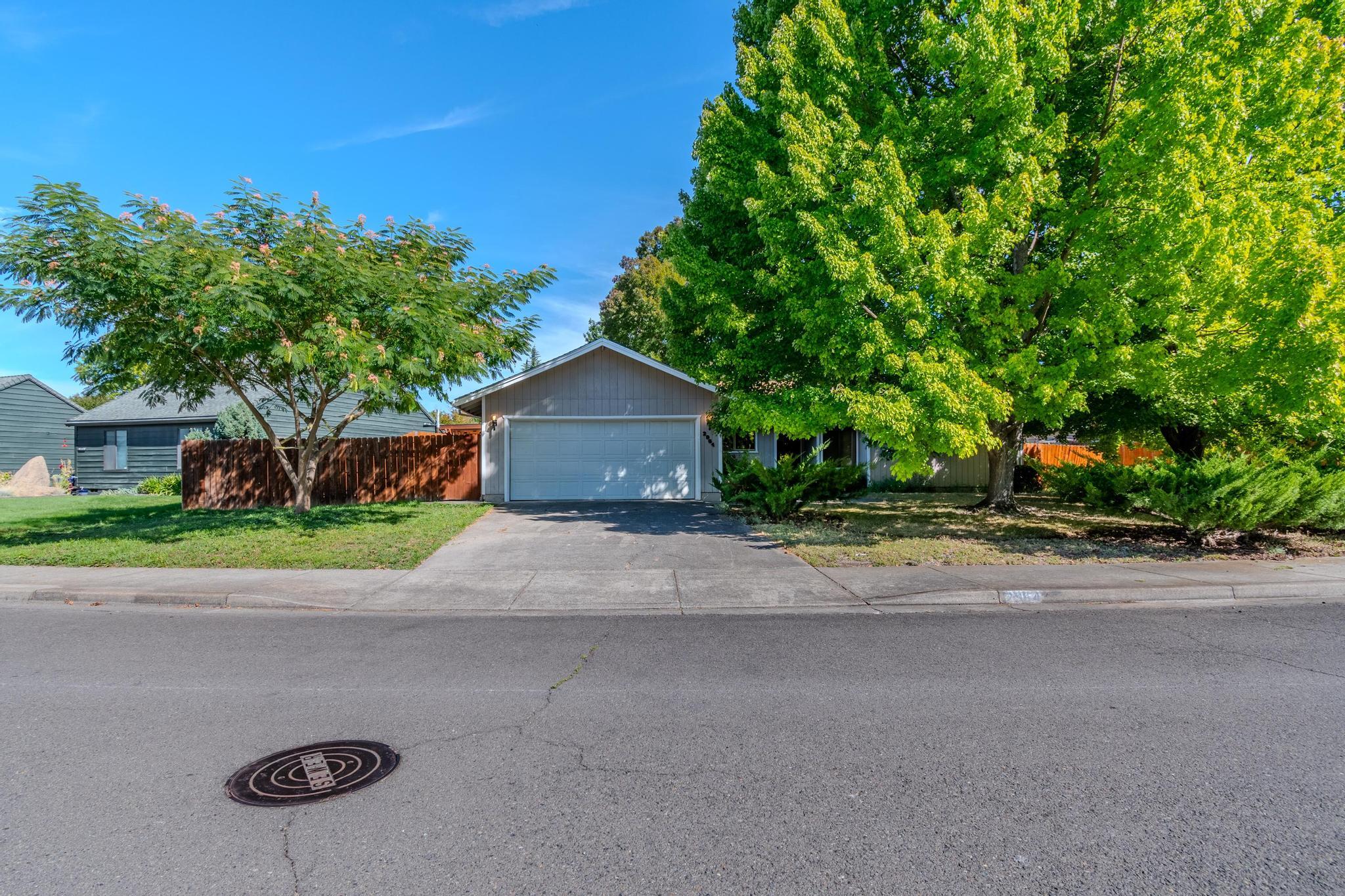 2964 Barclay Road Medford, OR 97504 - Photo 1 of 19 01-1
