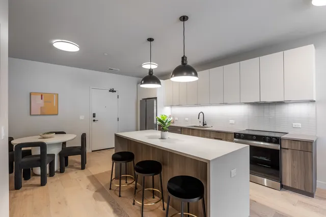 $2,985 | 1706 Sherman Avenue, Unit 203, Evanston, IL 60201