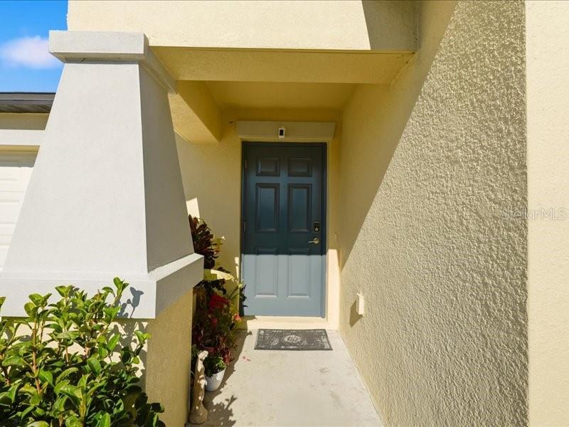 3943 Resting Robin Avenue Bartow, FL 33830 - Photo 28 of 38 a bathroom with a sink and mirror