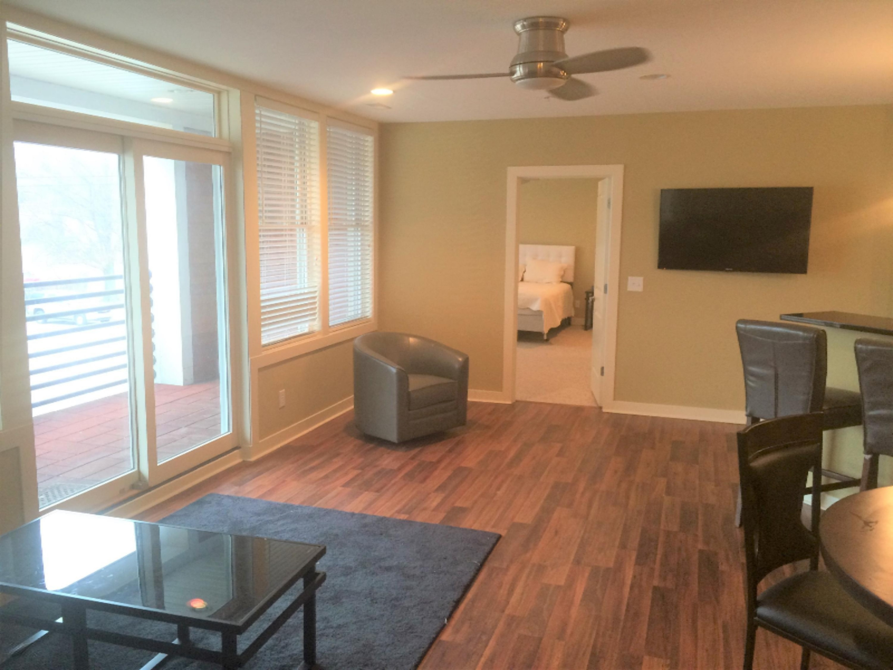 1221 Broad Street, Unit 3 St. Joseph, MI 49085 - Photo 4 of 33 IMG_3078