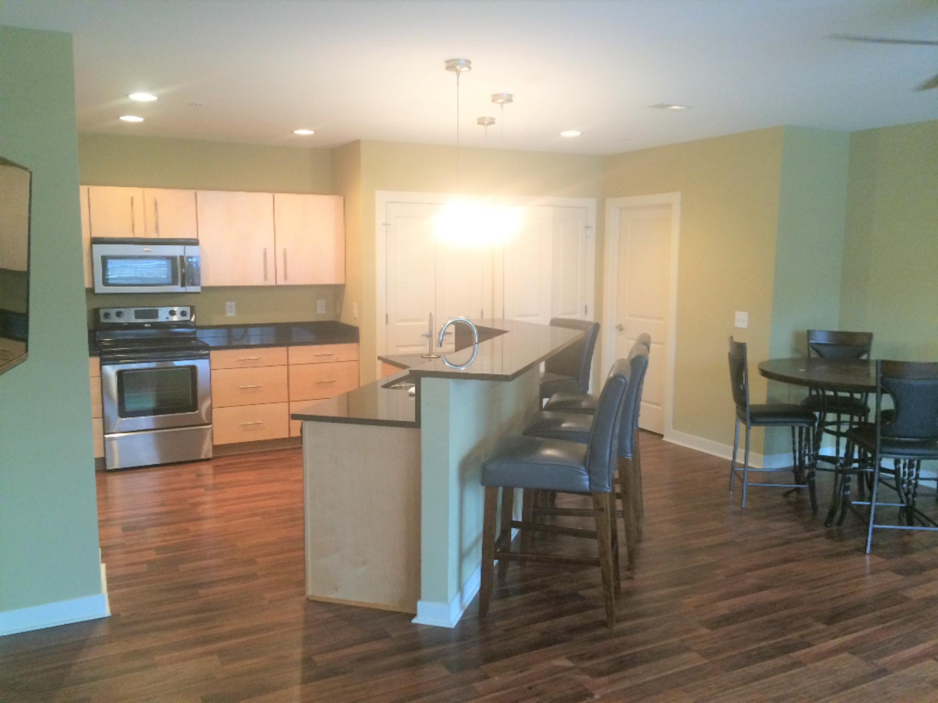 1221 Broad Street, Unit 3 St. Joseph, MI 49085 - Photo 6 of 33 IMG_3080