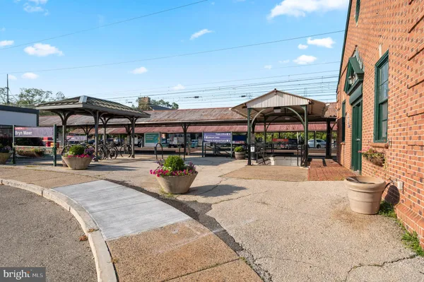 $2,325 | 834 West Lancaster Avenue, Unit 3F, Bryn Mawr, PA 19010