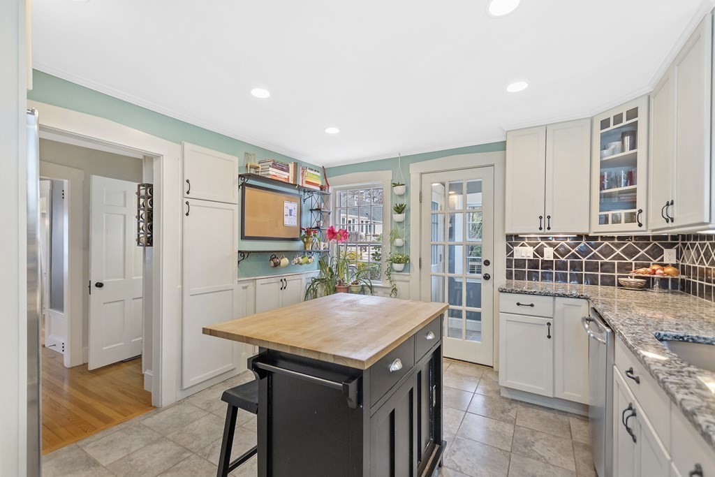 14 Virginia Road Waltham, MA 02453 - Photo 9 of 34
