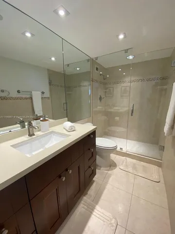 $5,500 | 5151 Collins Avenue, Unit 531, Miami Beach, FL 33140