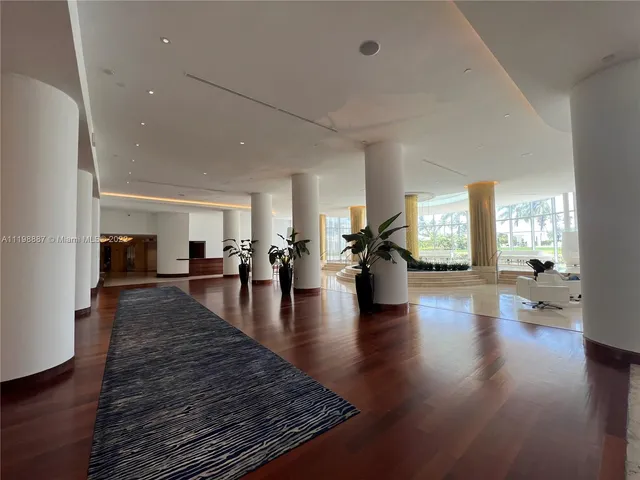 $5,500 | 5151 Collins Avenue, Unit 531, Miami Beach, FL 33140