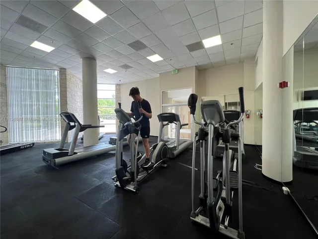 $5,500 | 5151 Collins Avenue, Unit 531, Miami Beach, FL 33140