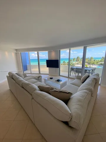 $5,500 | 5151 Collins Avenue, Unit 531, Miami Beach, FL 33140