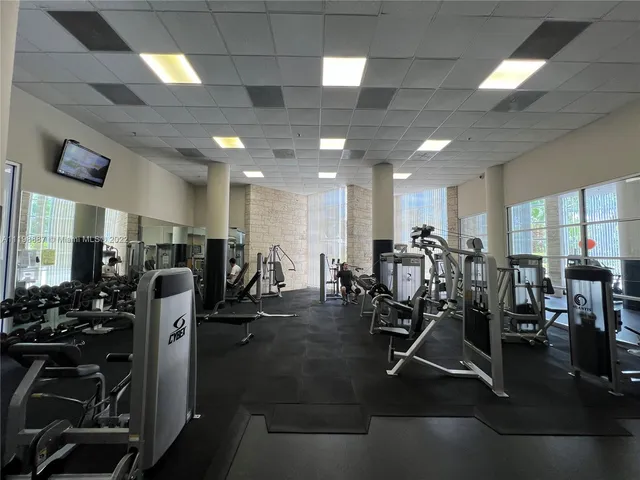 $5,500 | 5151 Collins Avenue, Unit 531, Miami Beach, FL 33140