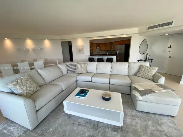 $5,500 | 5151 Collins Avenue, Unit 531, Miami Beach, FL 33140