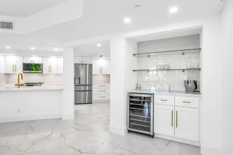 $1,115,000 | 100 Southeast 5th Avenue, Unit 304, Boca Raton, FL 33432